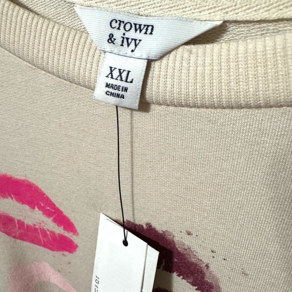 NWT #FALL2025🍁  FUN!! Cream Lip Print Top  PLUS: 2X   #CL - Picture 9 of 11